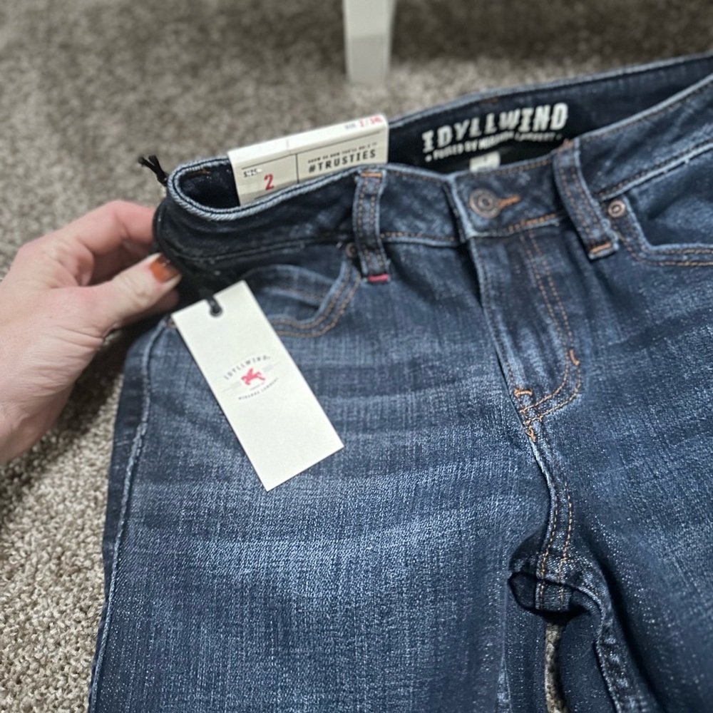 ❤️Idyllwind Bootcut Jeans- NWT- Size 2 /34 L with a Dark Wash